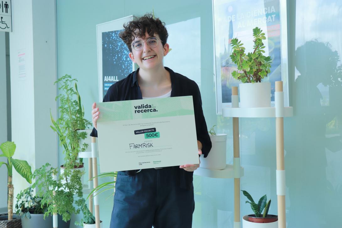 Natalia Ciria, guanyadora del programa "Valida la Teva Recerca" amb FarmRisk.